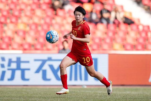中国女足表现稳健，赢得国内外赞誉