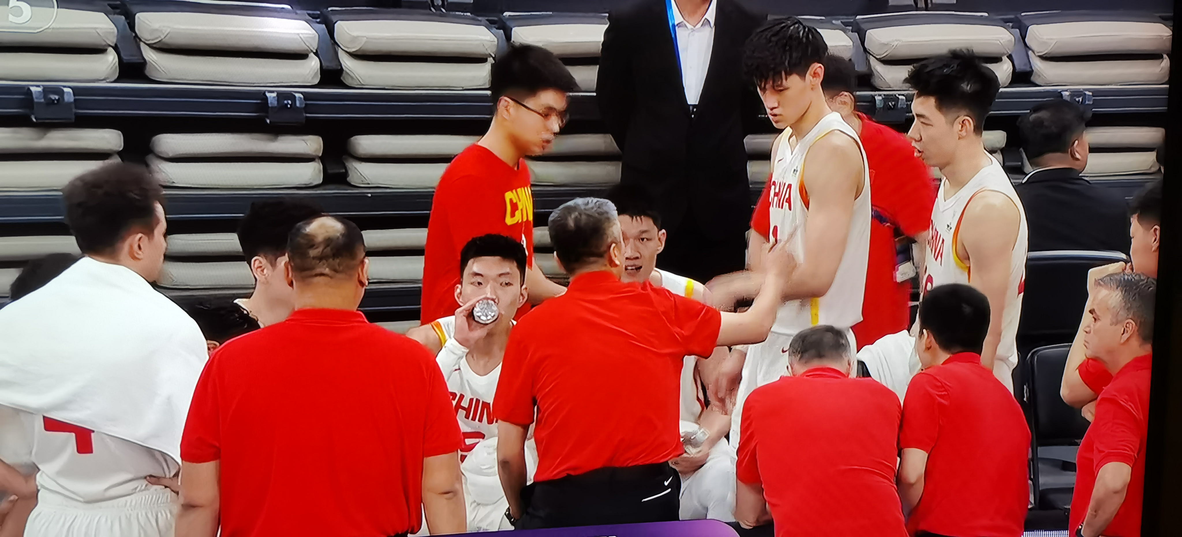 亚洲杯篮球赛：中国男篮遭遇两连败