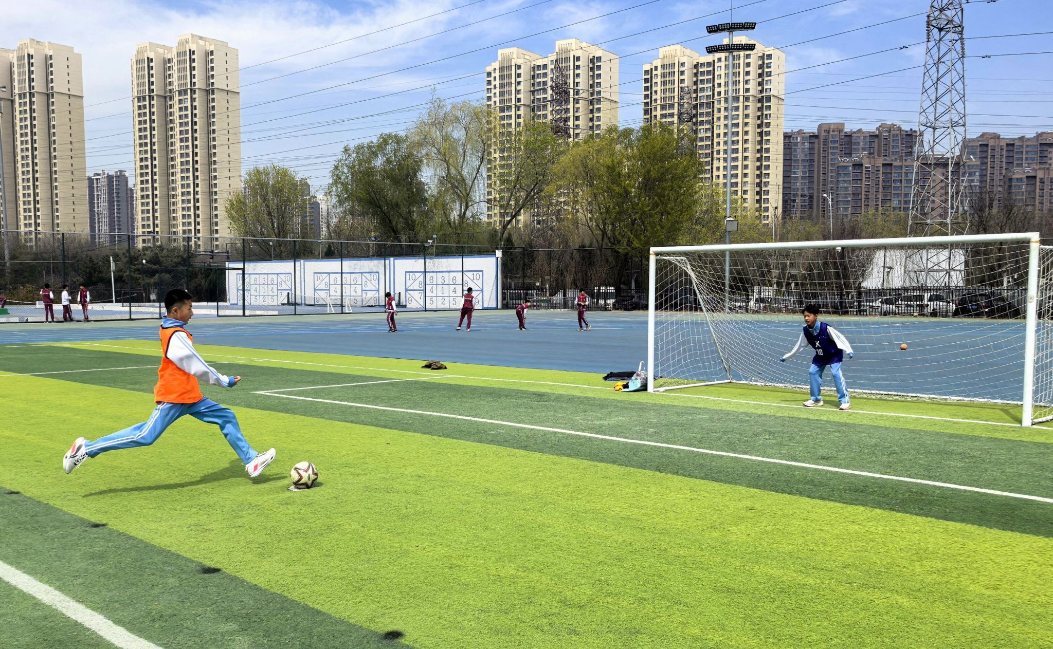 体育赛场风起云涌，惊险刺激