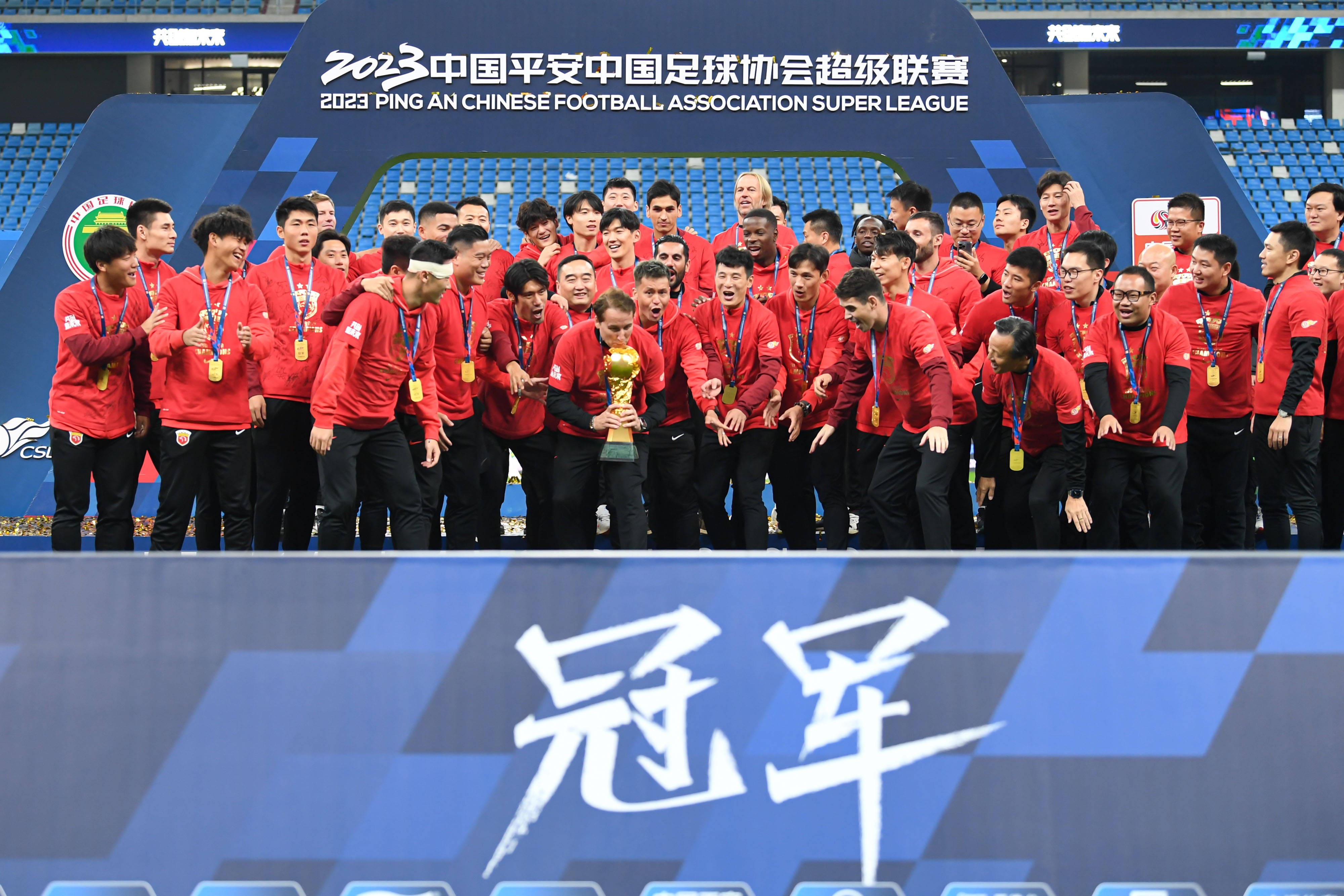 包含上海上港备战迎接关键亚冠比赛的词条