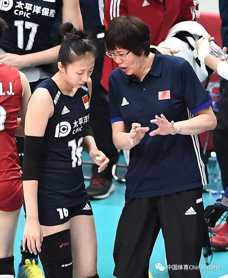 俄罗斯女排队员们艰难战胜对手