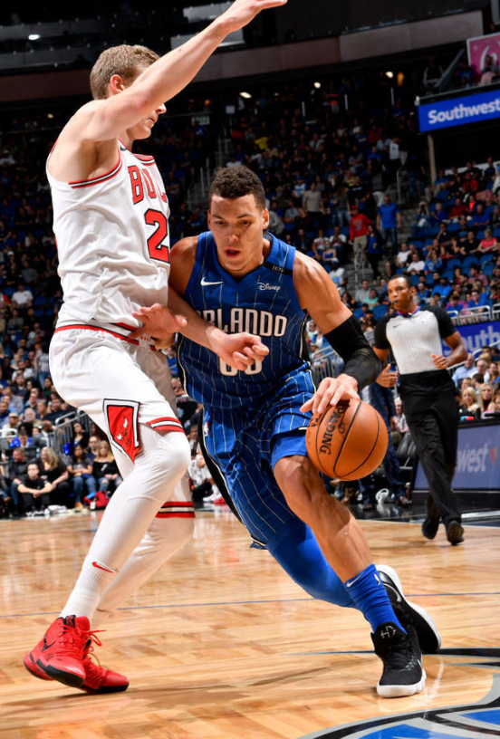 小牛主场击败魔术，终结两连败