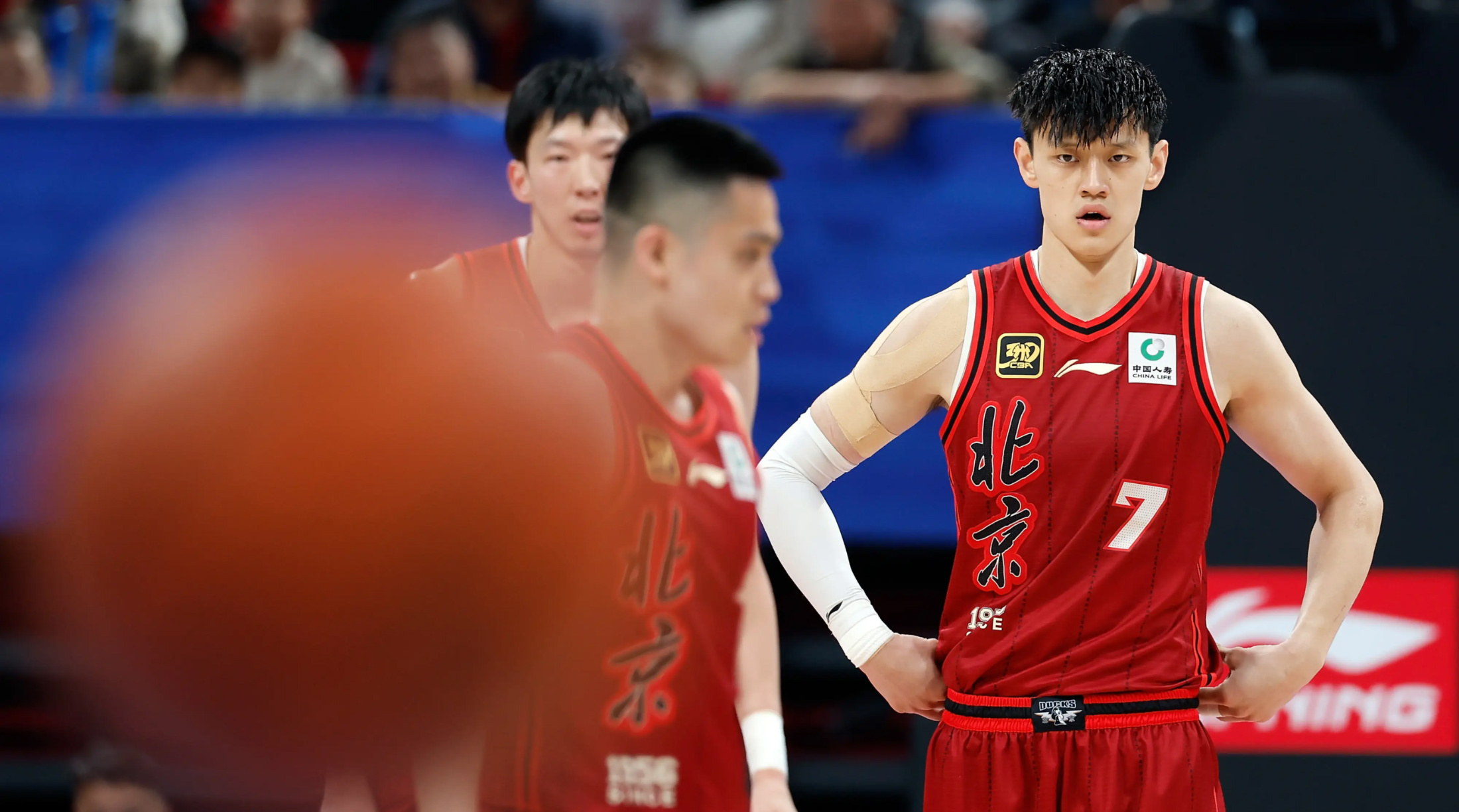 天津队险胜北京队，詹姆斯统治全场