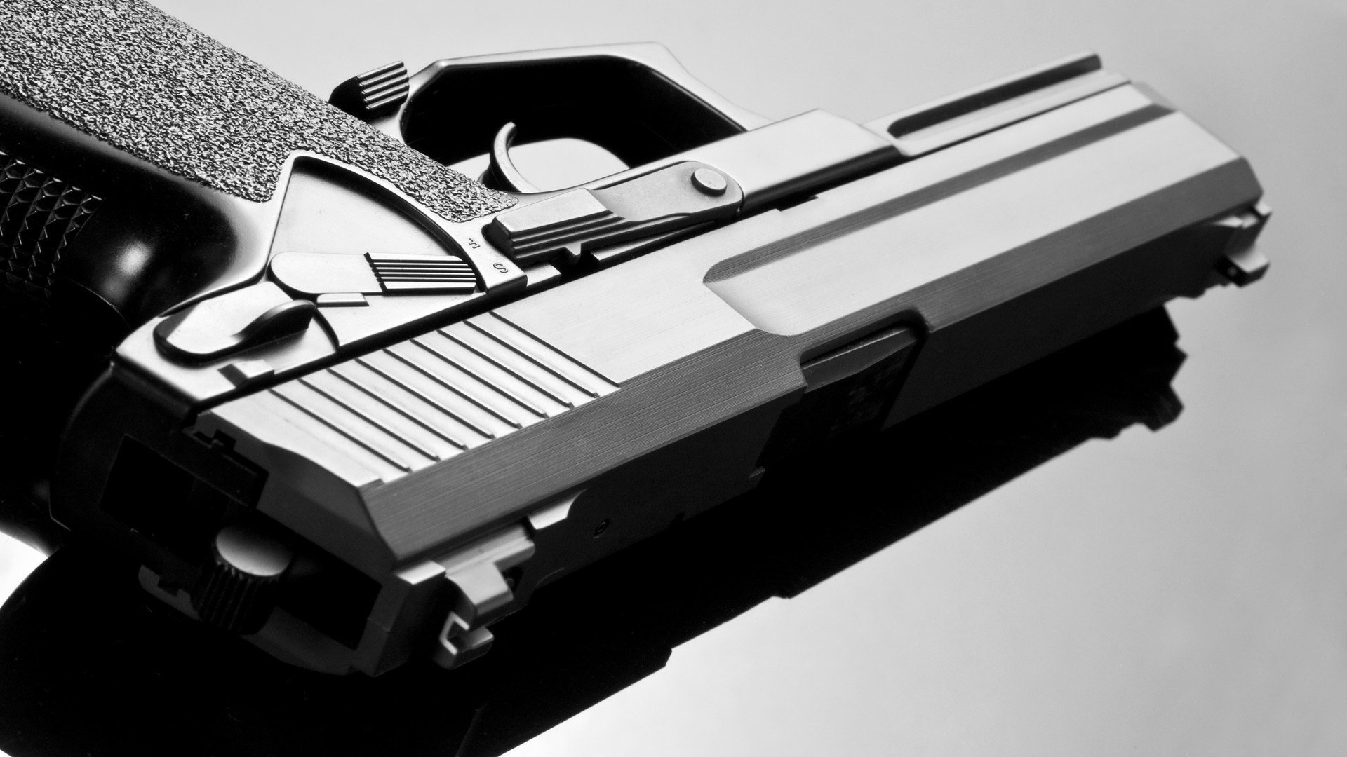 绿茵场与硬木地板的交响，西甲国家德比焦点战下猛龙全面压制魔术的启示