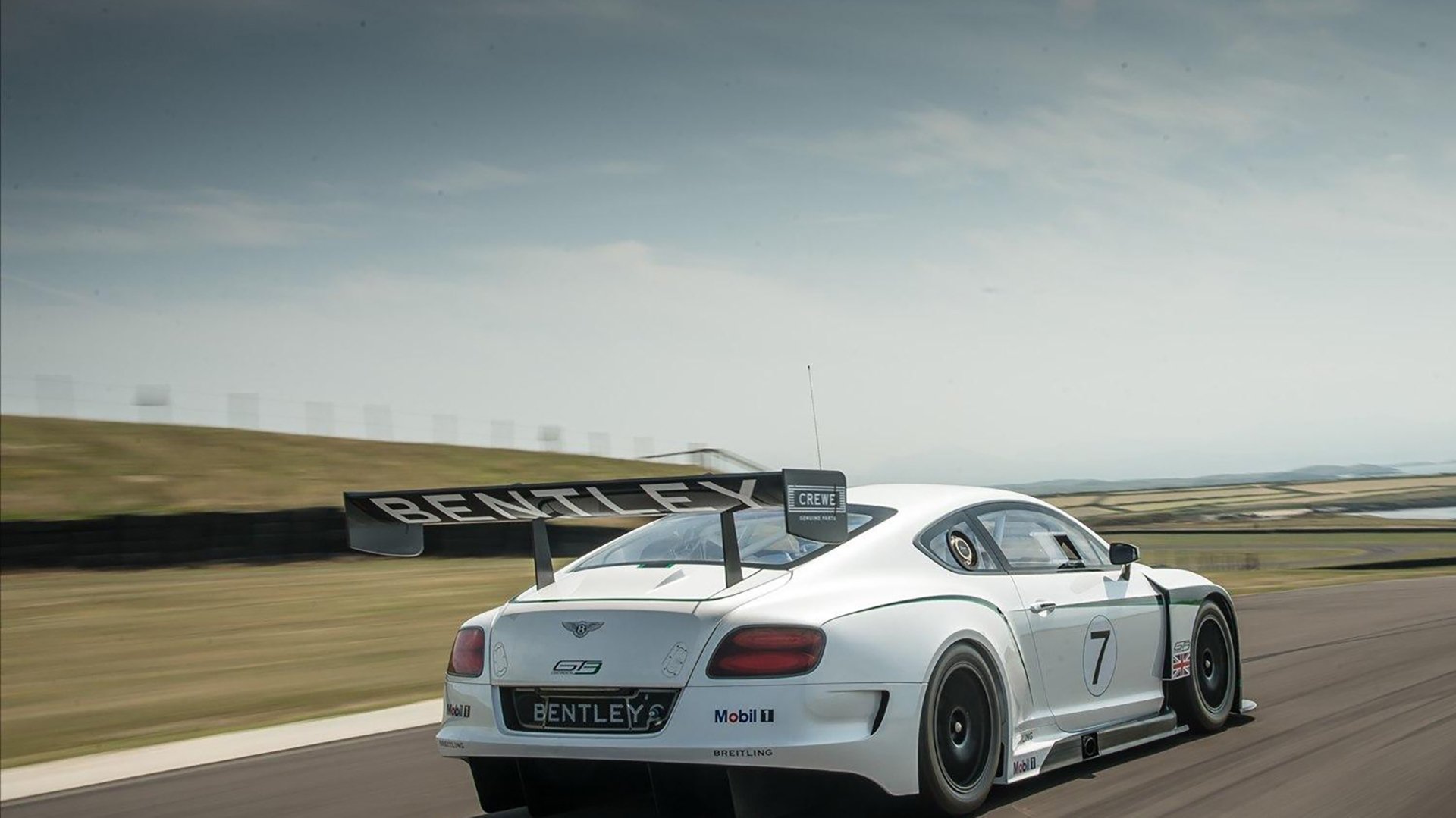 铁闸霍勒迪斩杀王座，上海队以窒息防守强行终结不败国王