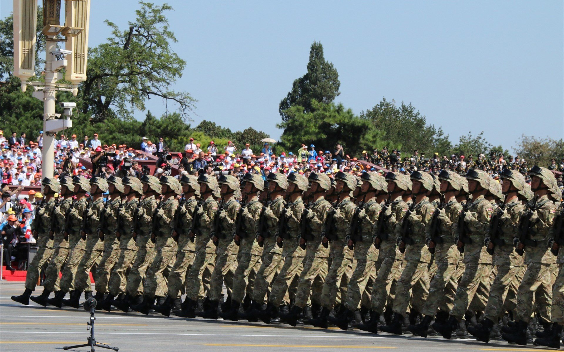 极速史诗，迪亚斯揭幕战破纪录，新赛季王座之争烽烟骤起